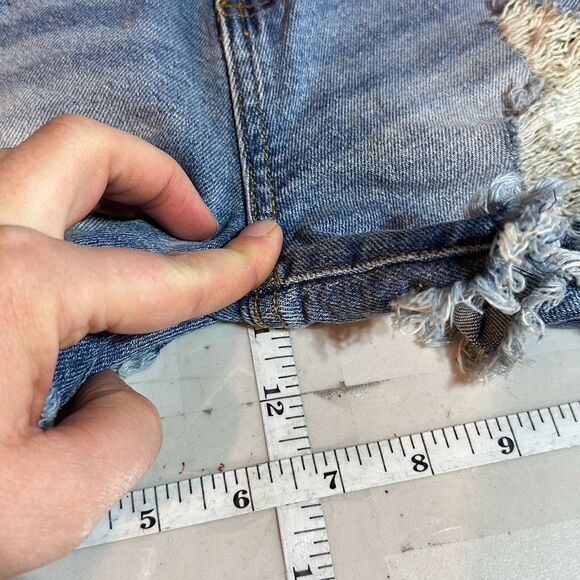 Kendall & Kylie High-Rise The Icon Distressed Cut Off Size 9 Size 8 - Picture 9 of 9